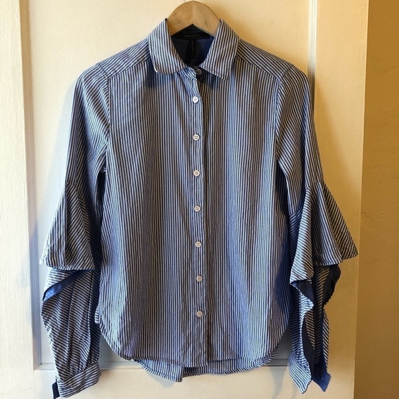 BCBGMaxAzria Tops - 𝅺3/$30 BCBGMAXAZRIA Striped Button Down